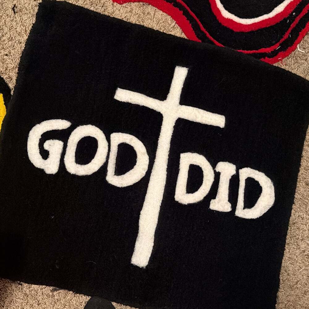 Handmade Tufted 'GOD DID' Decorative Rug with Cross Motif